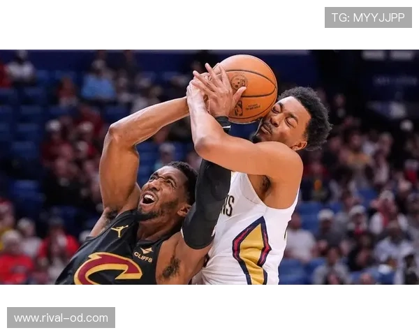 米切尔比上季更靠挡拆突破解内线防守，效率提升