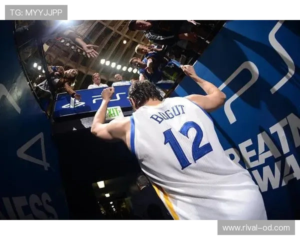 瓦莱乔利用内线强推拉开篮下空间助力球队提升终结效率